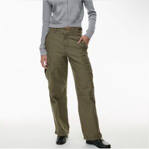Aritzia TNA Cargo Pants Green Size 8